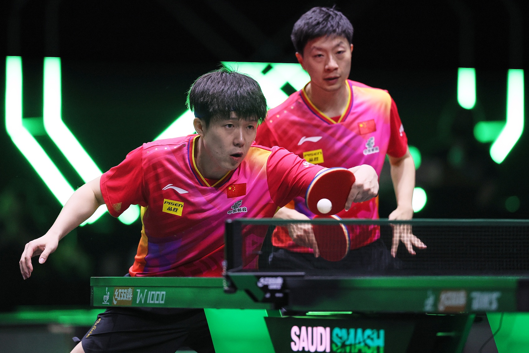 法国队险胜瑞典队，马龙高光表现