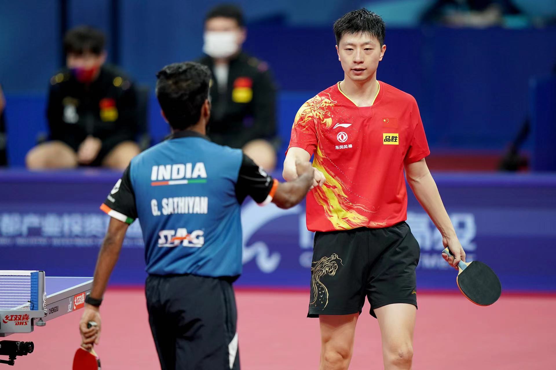 法国队险胜瑞典队，马龙高光表现