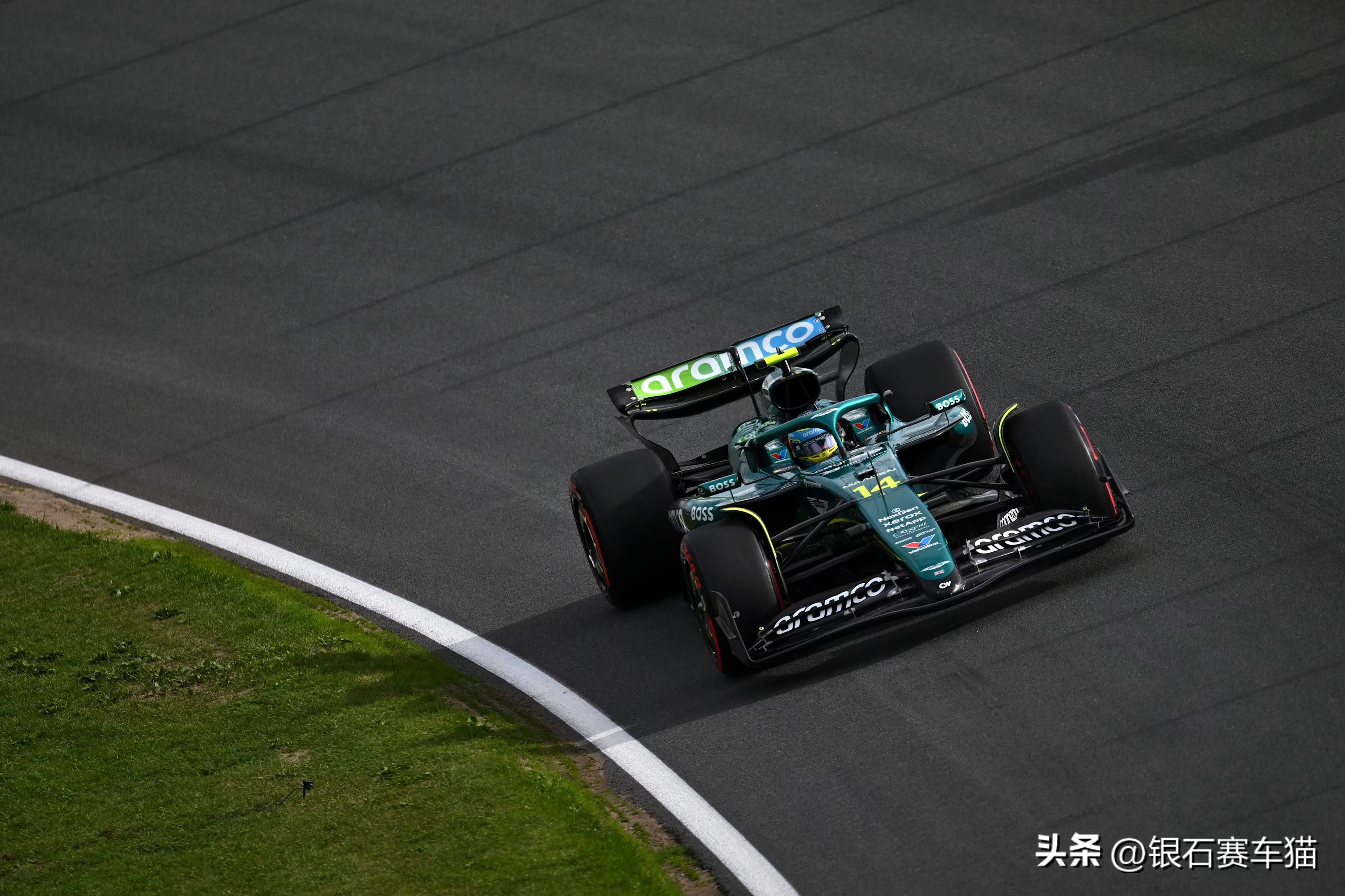 梅赛德斯横扫雷诺车队，阿隆索统治全场