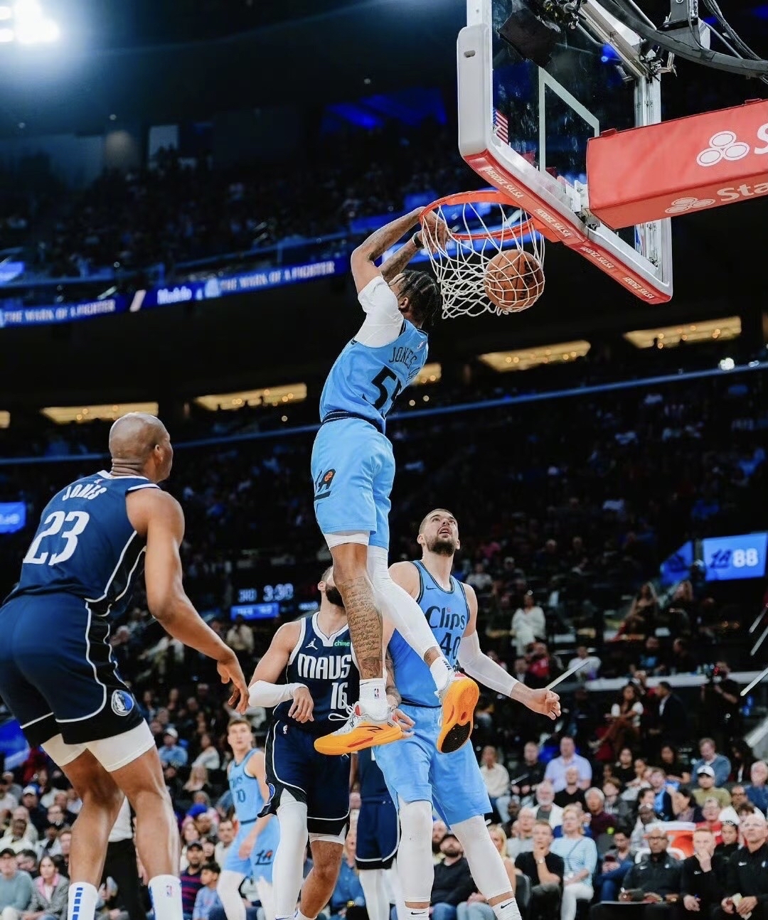 步行者绝杀江苏队,浓眉哥状态火热 步行者绝杀江苏队,浓眉哥状态火热