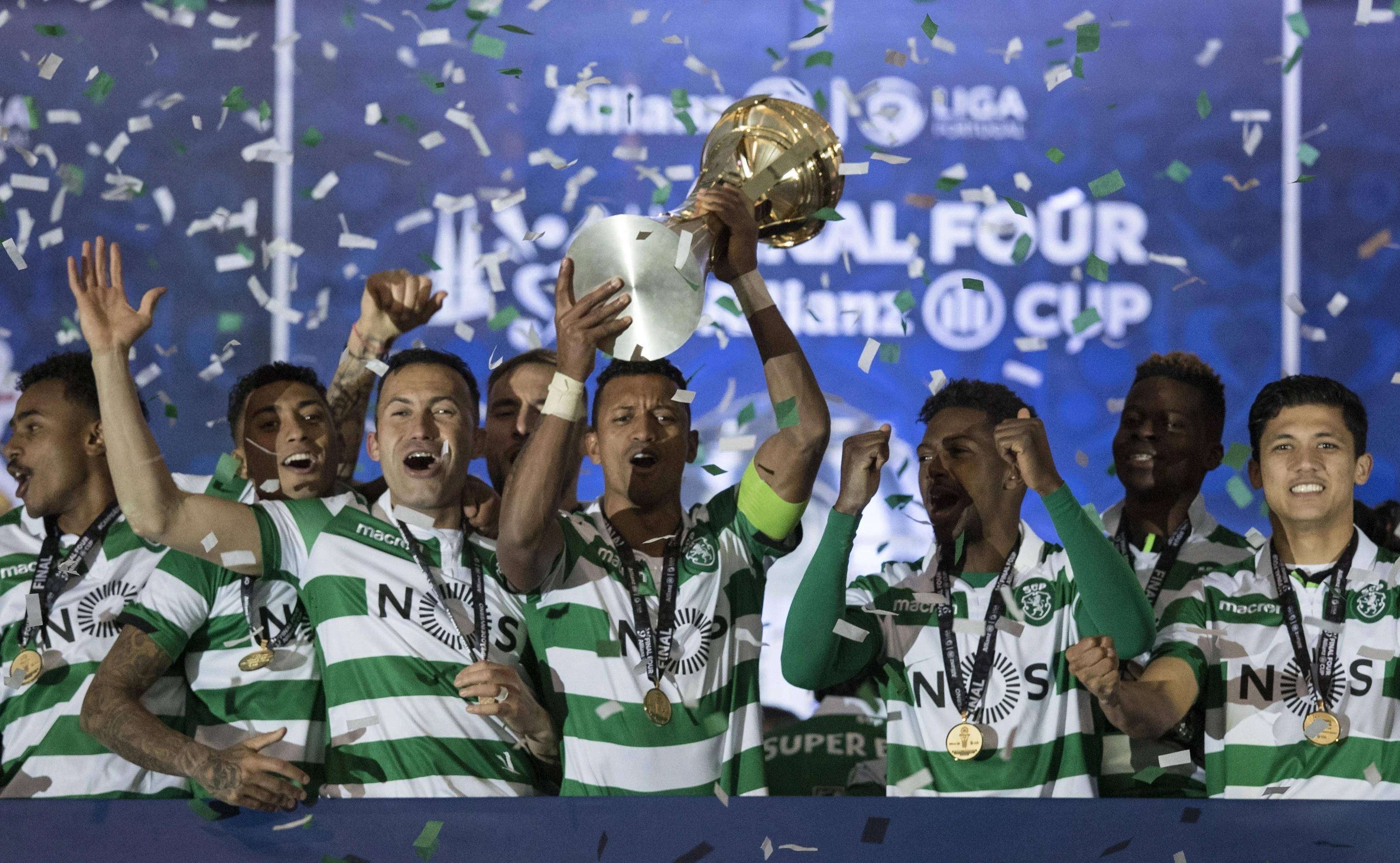 荷兰轻取罗马，阿圭罗点燃赛场