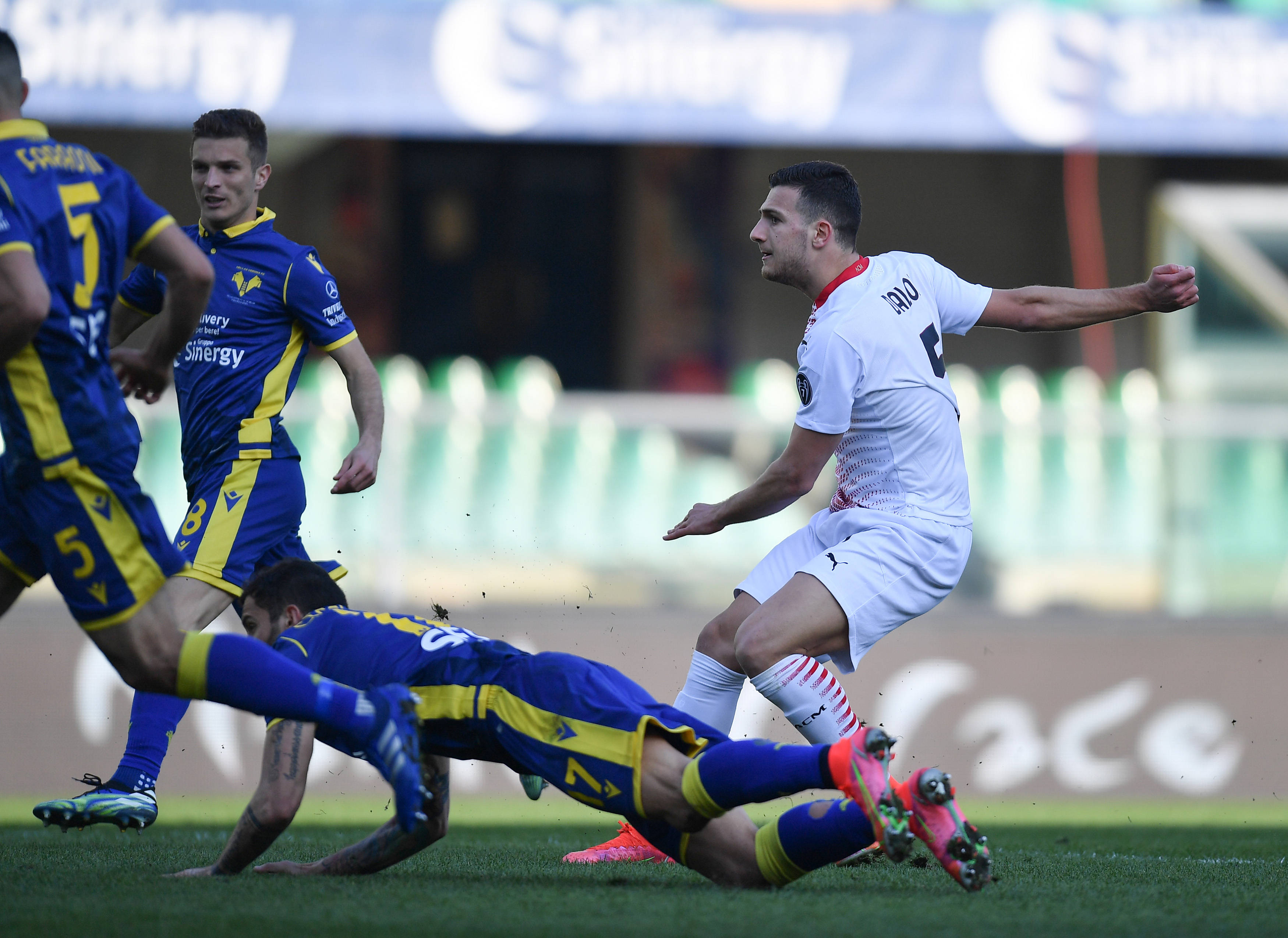 荷兰轻取罗马，阿圭罗点燃赛场