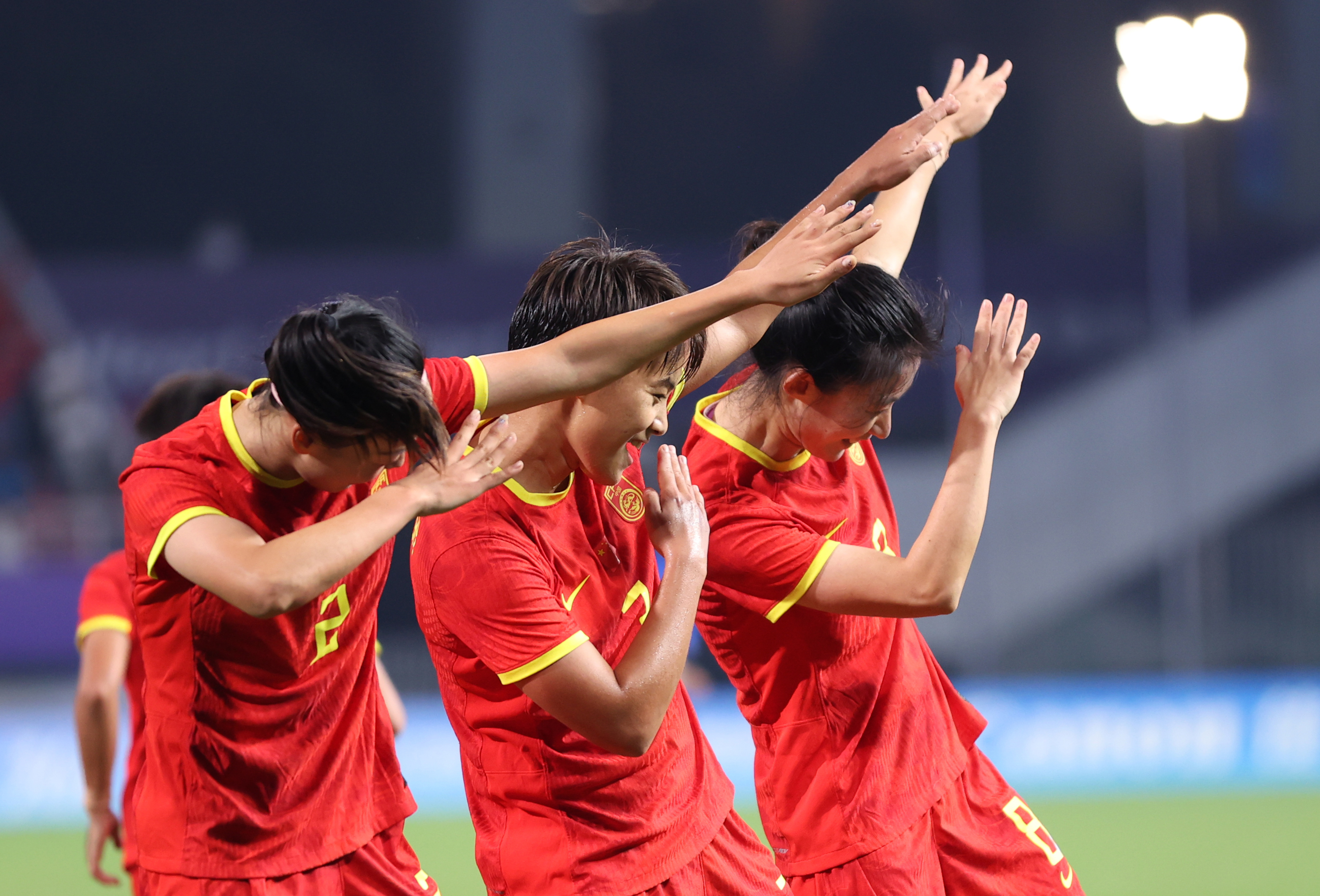 中国队轻取印度队，安赛龙高光表现