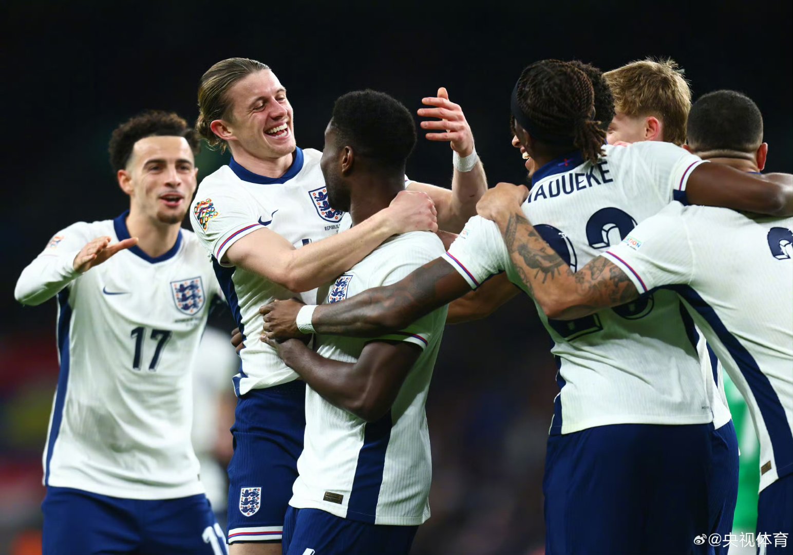 英格兰队险胜法国队，波尔带队取胜