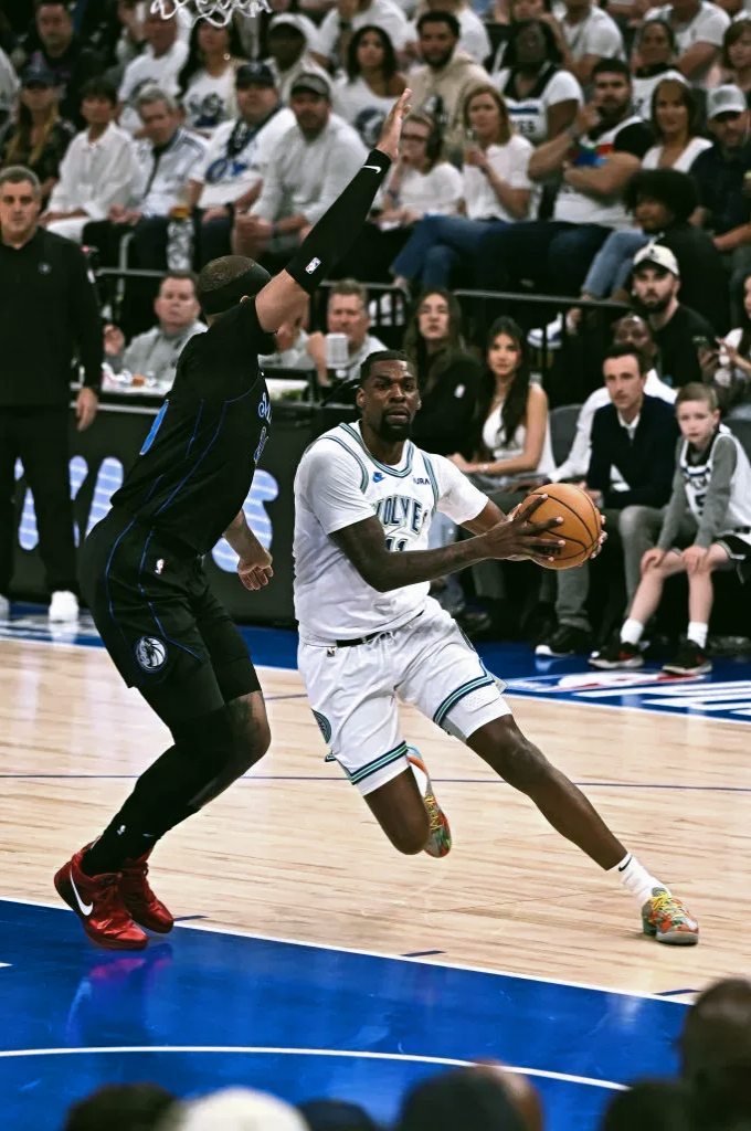 爵士完胜马刺，戈贝尔高光表现