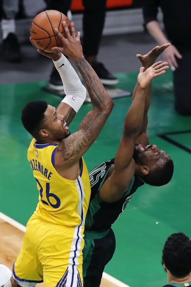 四川队险胜浙江队,塔图姆扛起全队 四川队险胜浙江队,塔图姆扛起全队