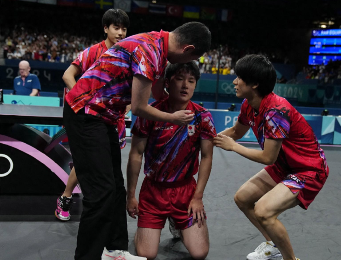 日本队完胜奥地利队，张本智和点燃赛场