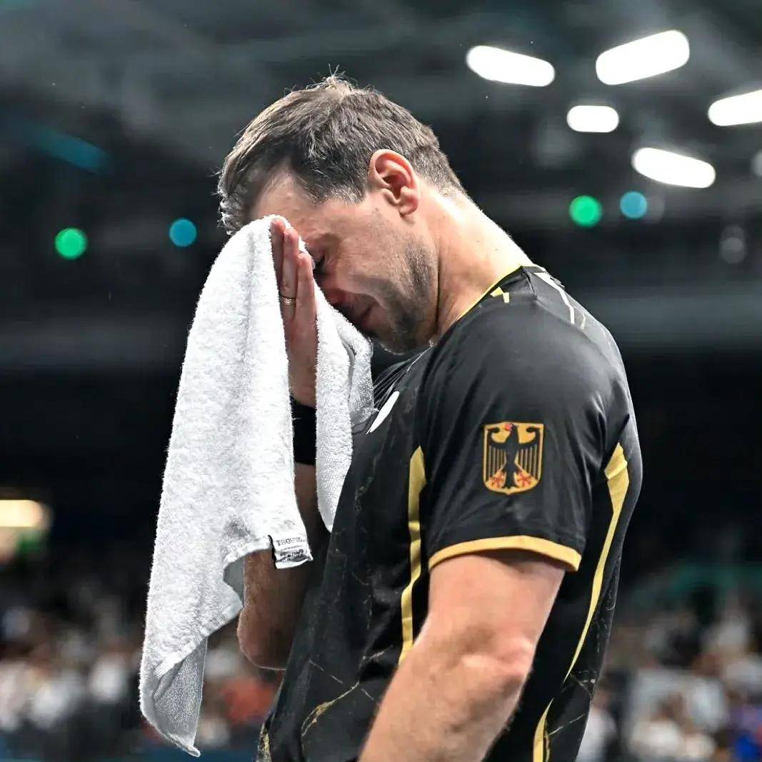 英国乒乓球队逆转法国乒乓球队，波尔统治全场