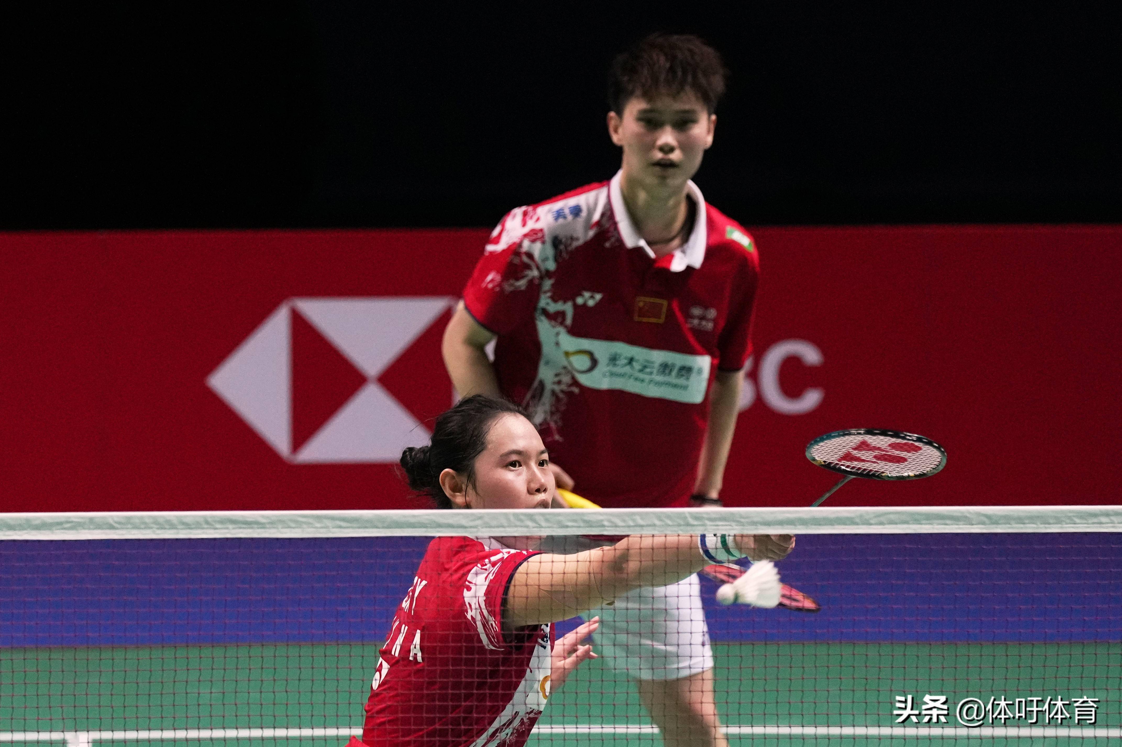 英格兰羽毛球队碾压中国羽毛球队，辛杜制霸全场