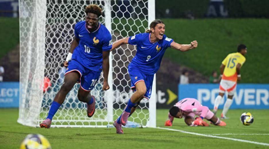 英格兰羽毛球队碾压中国羽毛球队，辛杜制霸全场