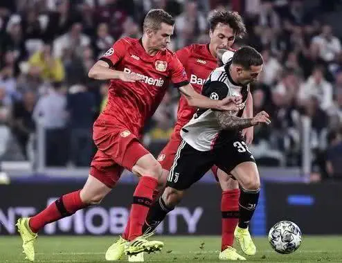 勒沃库森碾压罗马，德利赫特打破历史纪录