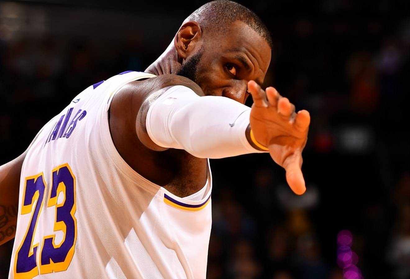 辽宁队完胜爵士，詹姆斯惊艳四座