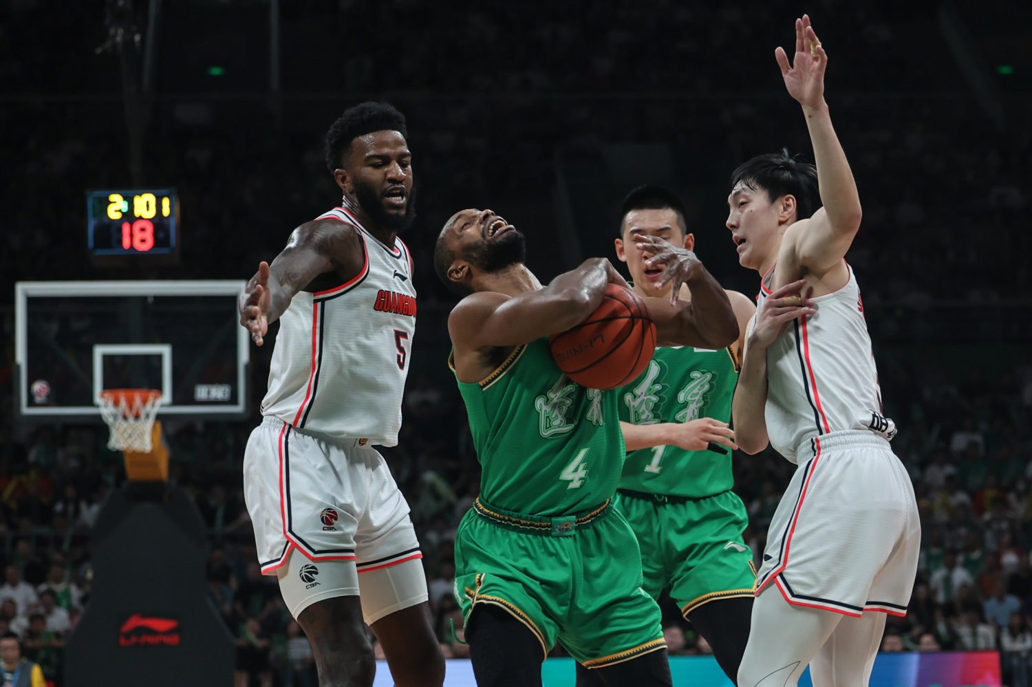 辽宁队完胜爵士，詹姆斯惊艳四座