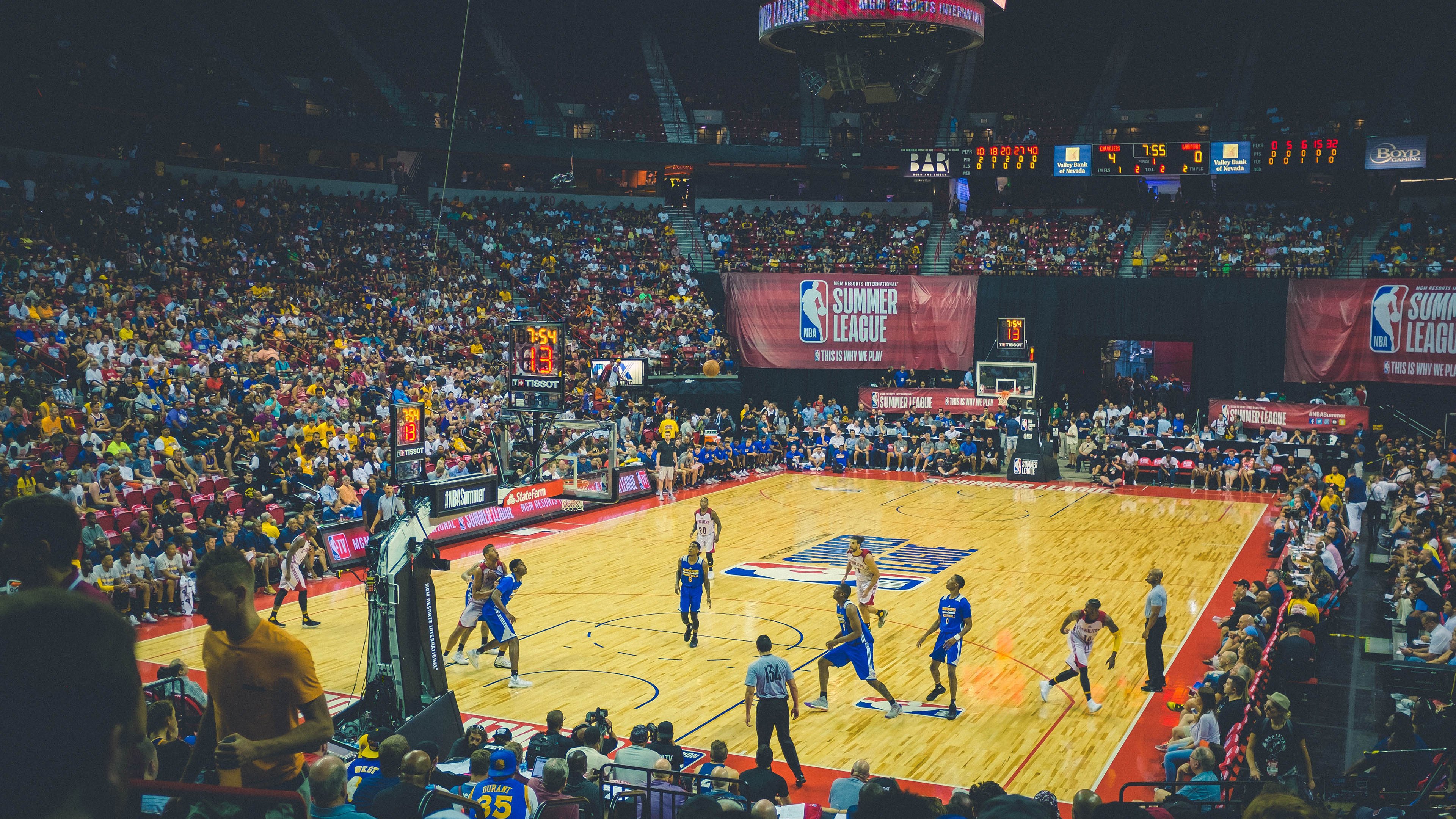 库里让F1街道赛之夜提前失去悬念,当精准统治赛道,传奇无需等到终点线