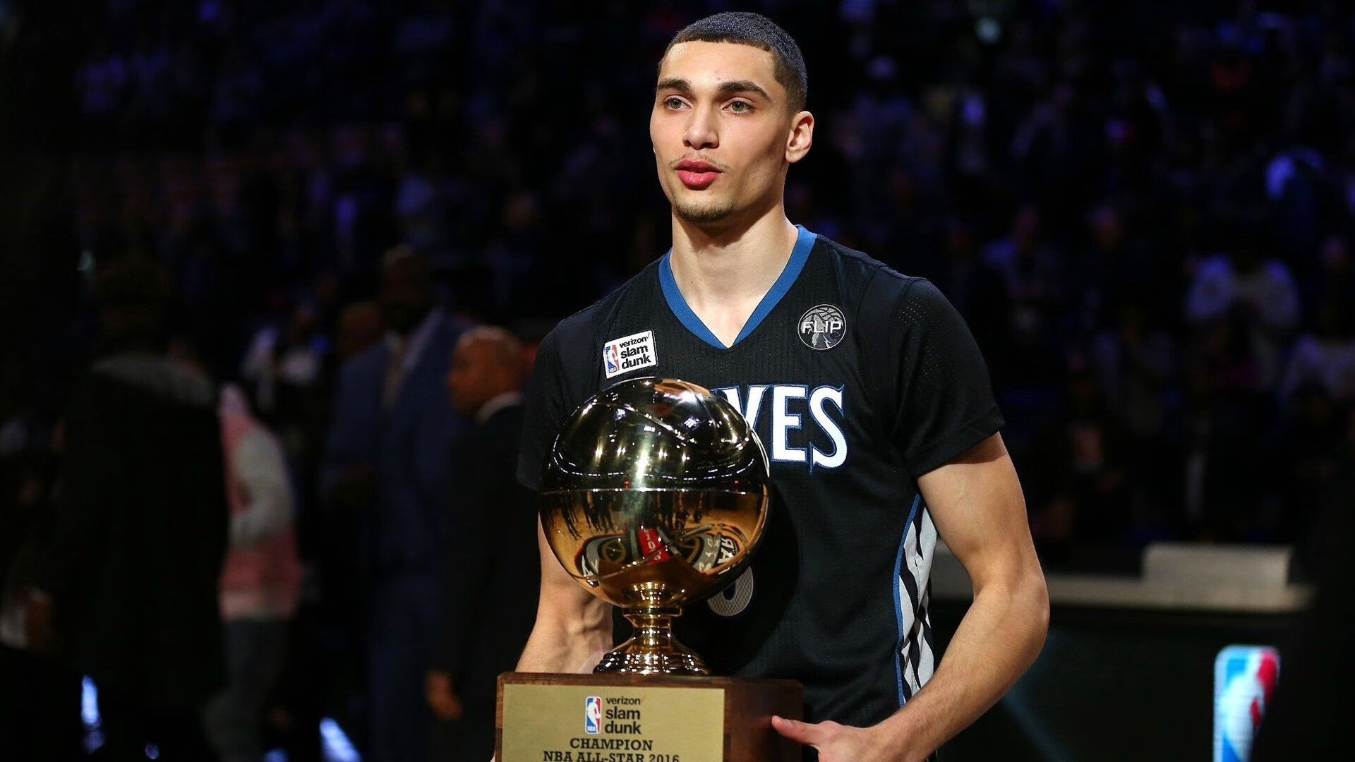 鹈鹕啄破篮网，布克化身关键先生，一锤定音定乾坤