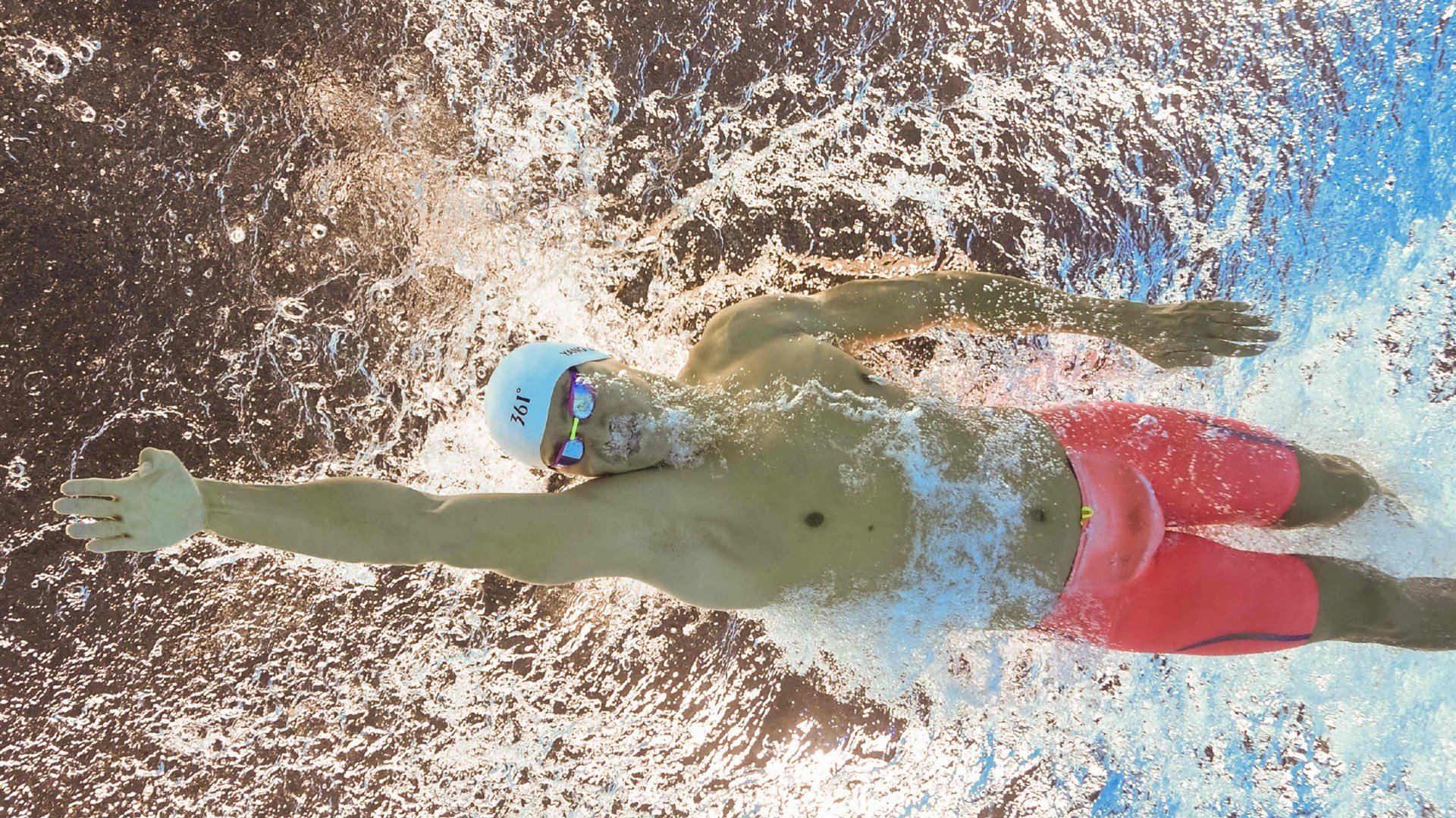 赛道上的巨人，当文班亚马在F1街道赛掘金完胜雷霆